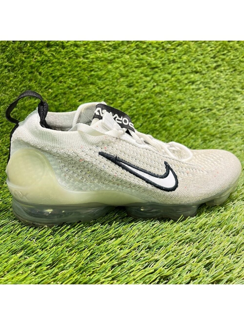 Nike Air VaporMax 2021 Flyknit Boys Size 4Y Silver Black Athletic Shoes Sneakers